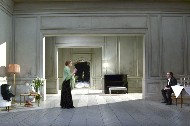 Saison 2014-15 Theatre de la CollineCDN Besançon Franche Comté"la Bête dans la Jungle" deHenry James, adaptation Marguerite Durasmise en scène Célie Pauthe
