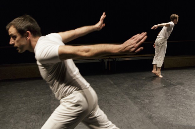 A BRAS LE CORPS -